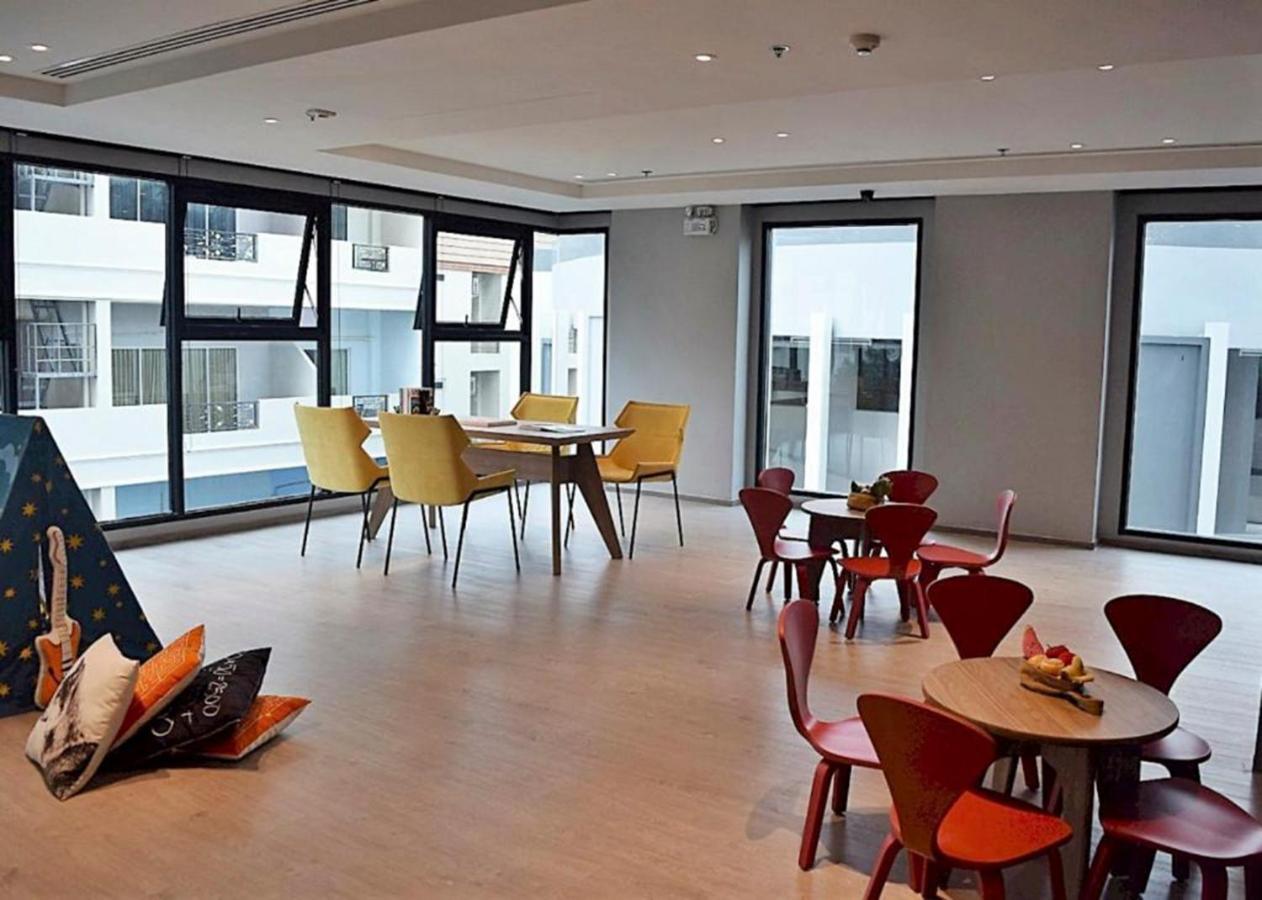 The Base Central Apartments Pattaya Exterior photo