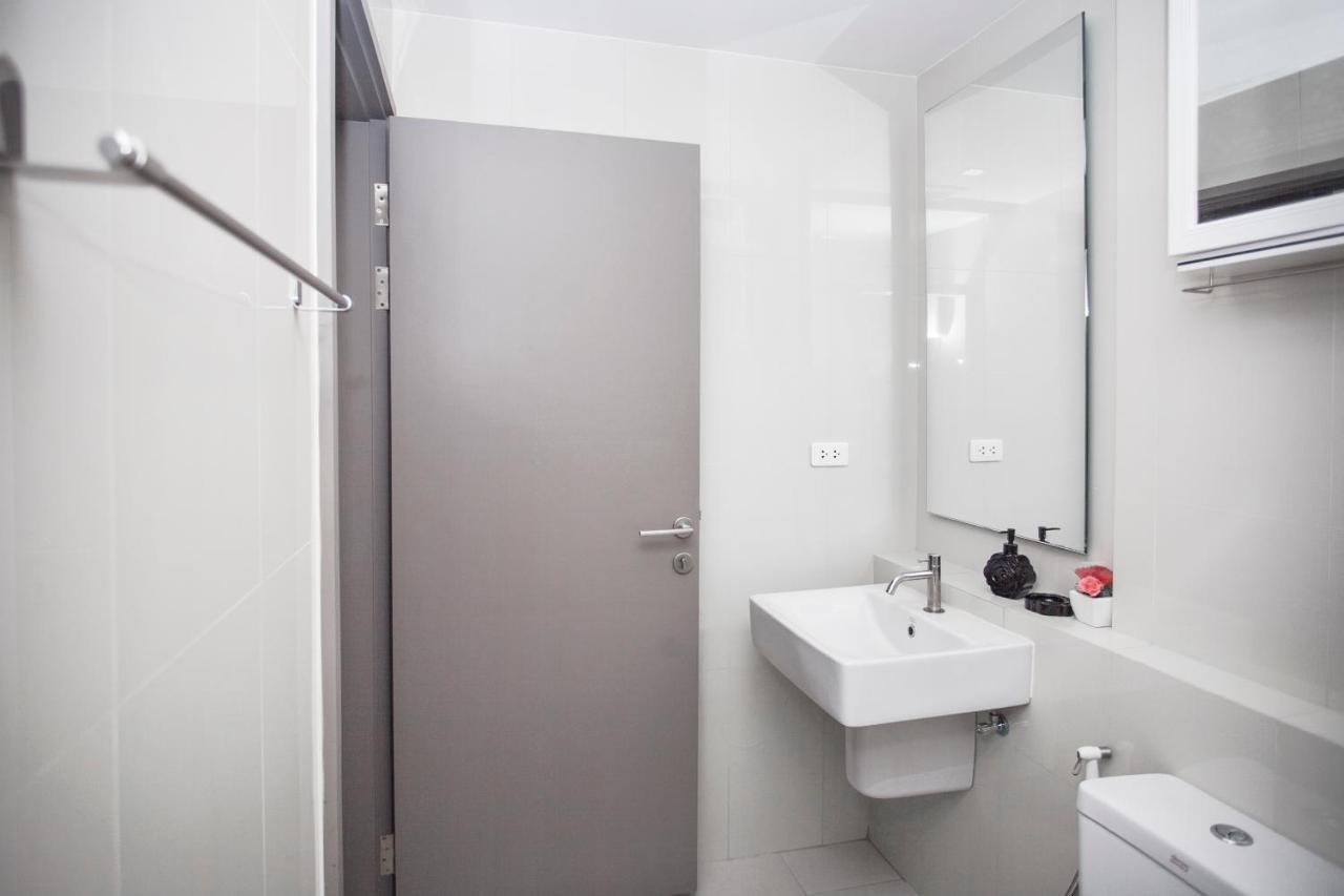 The Base Central Apartments Pattaya Exterior photo