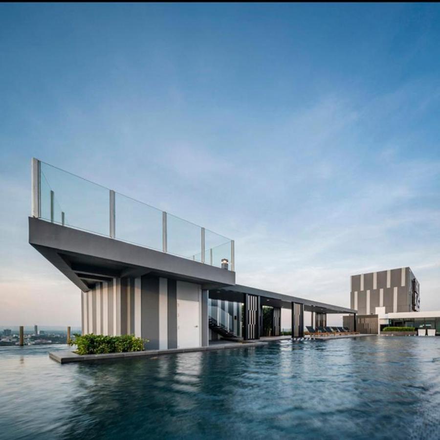 The Base Central Apartments Pattaya Exterior photo
