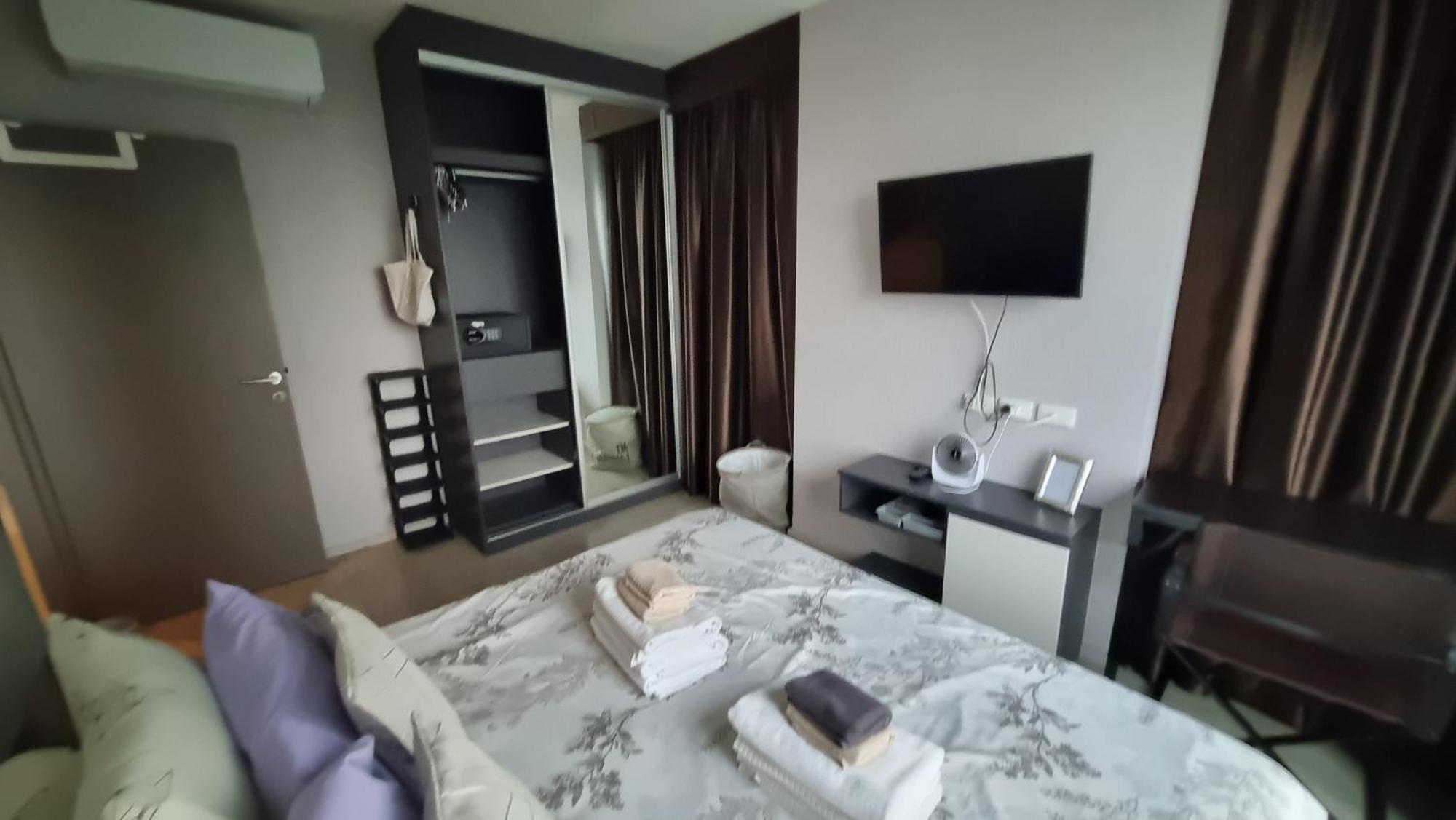 The Base Central Apartments Pattaya Exterior photo