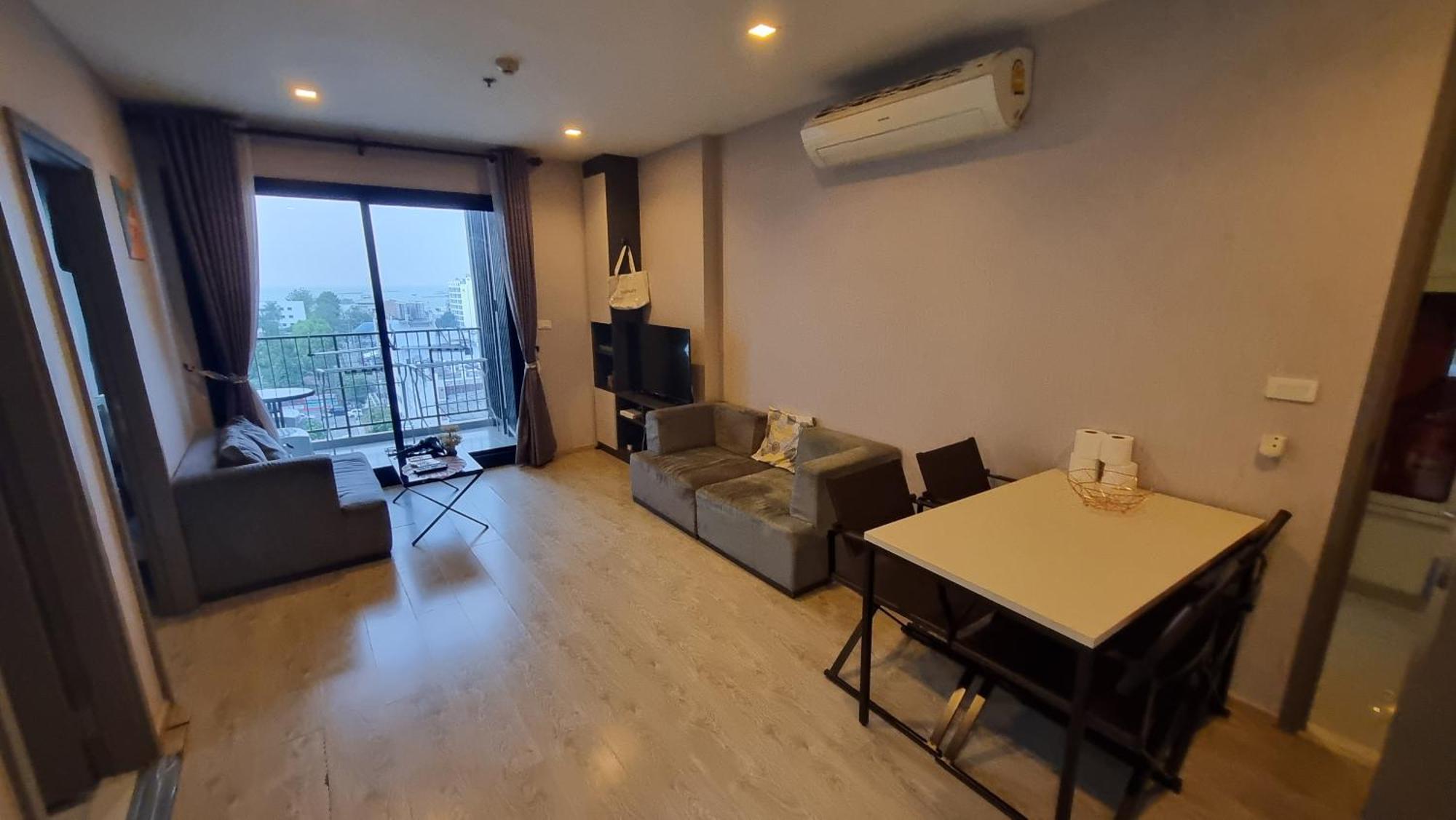 The Base Central Apartments Pattaya Exterior photo